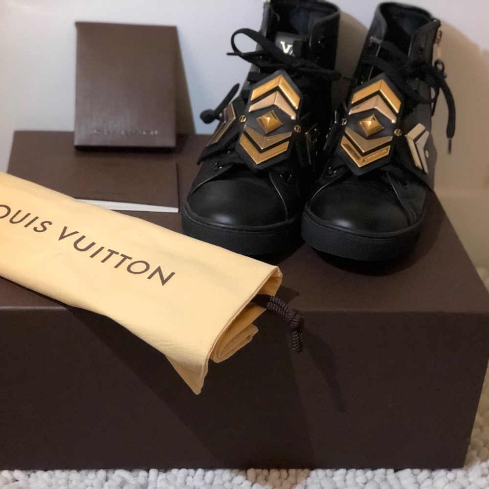 Shoe - Picture 2 of 3